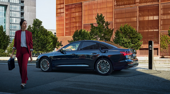 https://amvsekofyo.cloudimg.io/crop/660x366/n/https://s3.eu-central-1.amazonaws.com/century-nl/01/2002-audi-plugin-hybrid-01.jpg?v=1-0