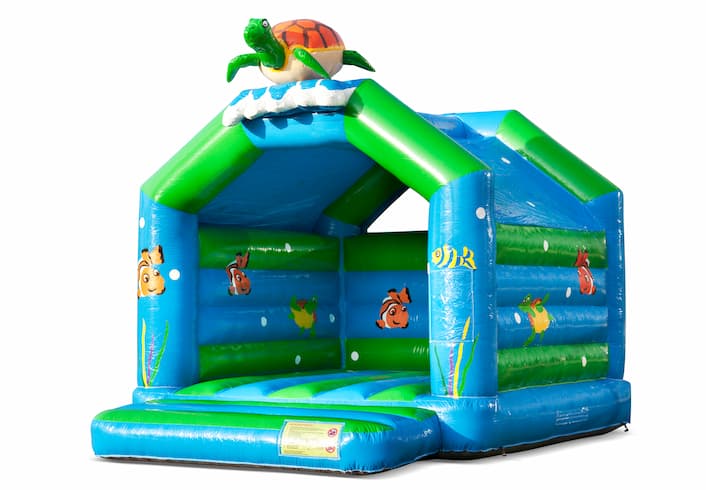Ordene o castelo insuflável de tartaruga padrão com um objeto 3D no topo, para crianças. Compre castelos insufláveis ​​online na JB Insufláveis ​​Portugal