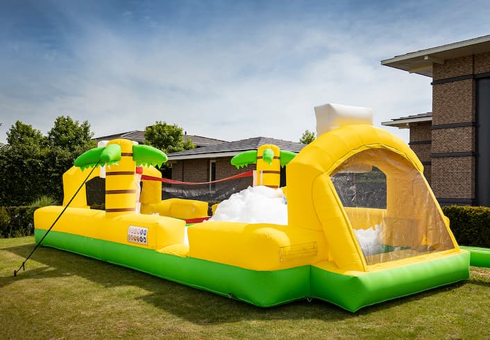 Groot opblaasbaar open bubble boarding springkasteel met schuim te koop in thema sport basketbal voetbal voor kids