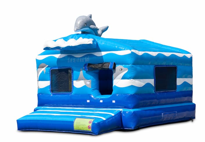Acquista un grande castello gonfiabile per giochi al coperto con palline blu nel tema del mondo marino, per bambini. Ordina gonfiabili per bambini online su JB Gonfiabili Italia