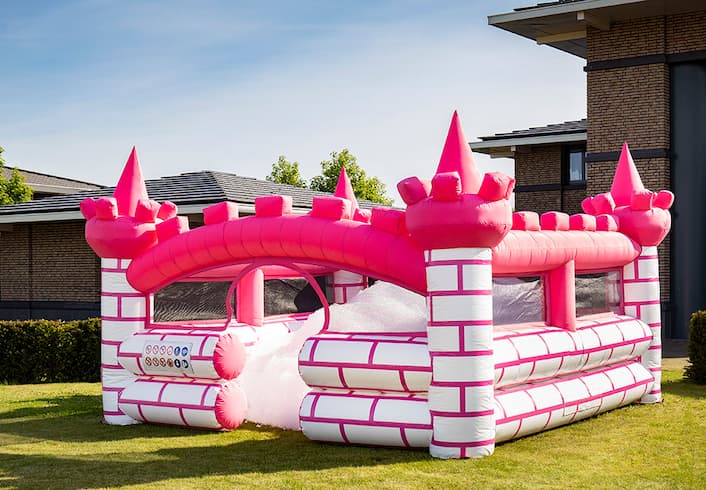 Opblaasbaar open bubble boarding park luchtkussen met schuim kopen in thema roze prinses kasteel castle voor kinderen