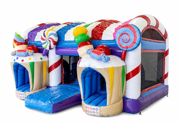 Groot opblaasbaar overdekt multiplay xxl luchtkussen met glijbaan kopen in thema candyland snoep voor kinderen. Bestel luchtkussens online bij JB Inflatables Nederland
