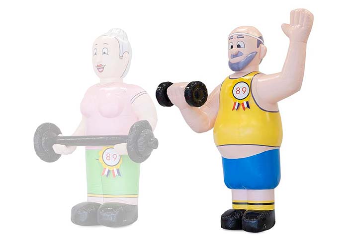 Sportende Abraham pop met gewicht in zijn hand kopen voor verjaardagen 