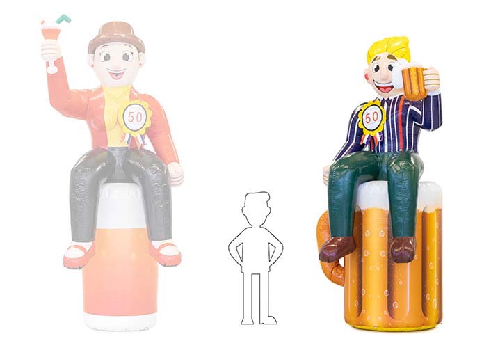 Opblaasbare Abraham pop zittend op een bierglas met een biertje in zijn hand kopen