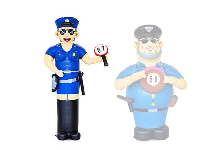 Opblaasbare Sarah politie pop als blikvanger voor verjaardagen