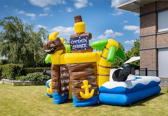 Opblaasbare schuim bubble park in thema piraat te koop voor kids