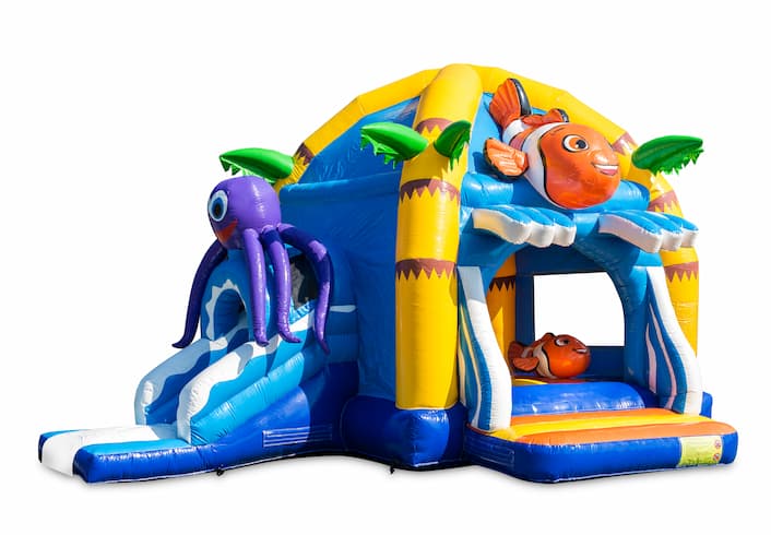 Opblaasbaar overdekt multifun super springkussen met glijbaan kopen in thema nemo seaworld voor kinderen. Koop springkussens online bij JB Inflatables Nederland