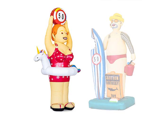 Sarah Beach pop met unicorn band om haar middel te koop als blikvanger bij de verjaardag van een echte beachgirl