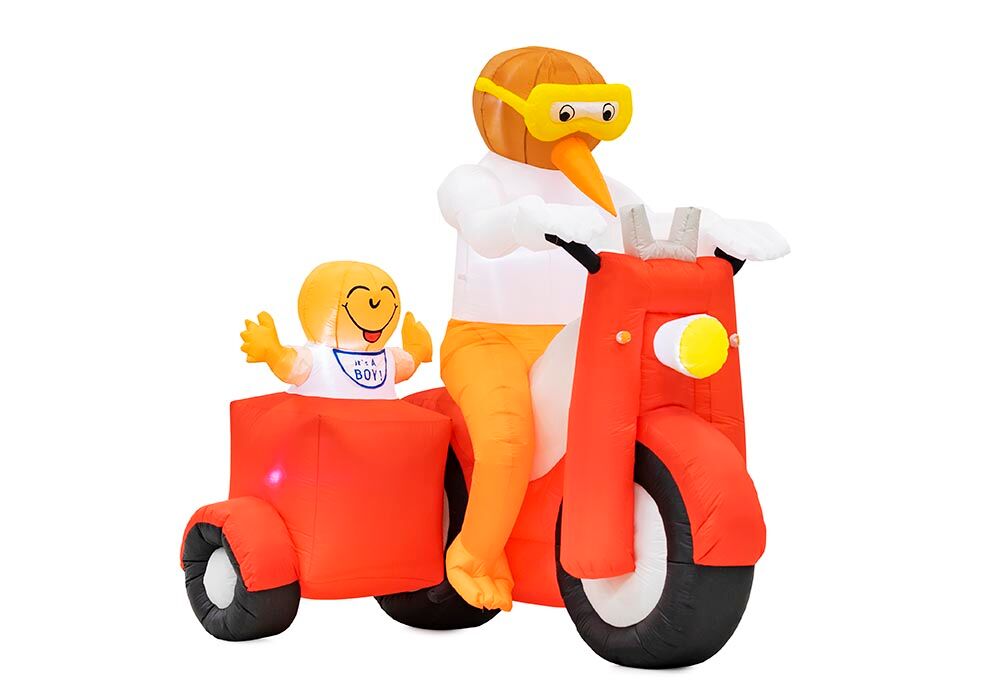 Ooievaar op scooter