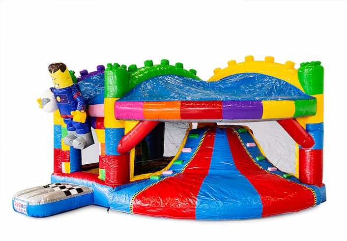 Overdekt opblaasbaar multiplay springkasteel met glijbaan kopen in lego thema voor kids. Bestel opblaasbare springkastelen online bij JB Inflatables Nederland
