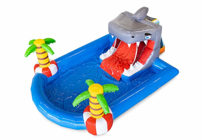 Compre um grande castelo insuflável com tema de tubarão com toboágua e piscina para as crianças. Encomende castelos insufláveis online na JB Insufláveis ​​Portugal