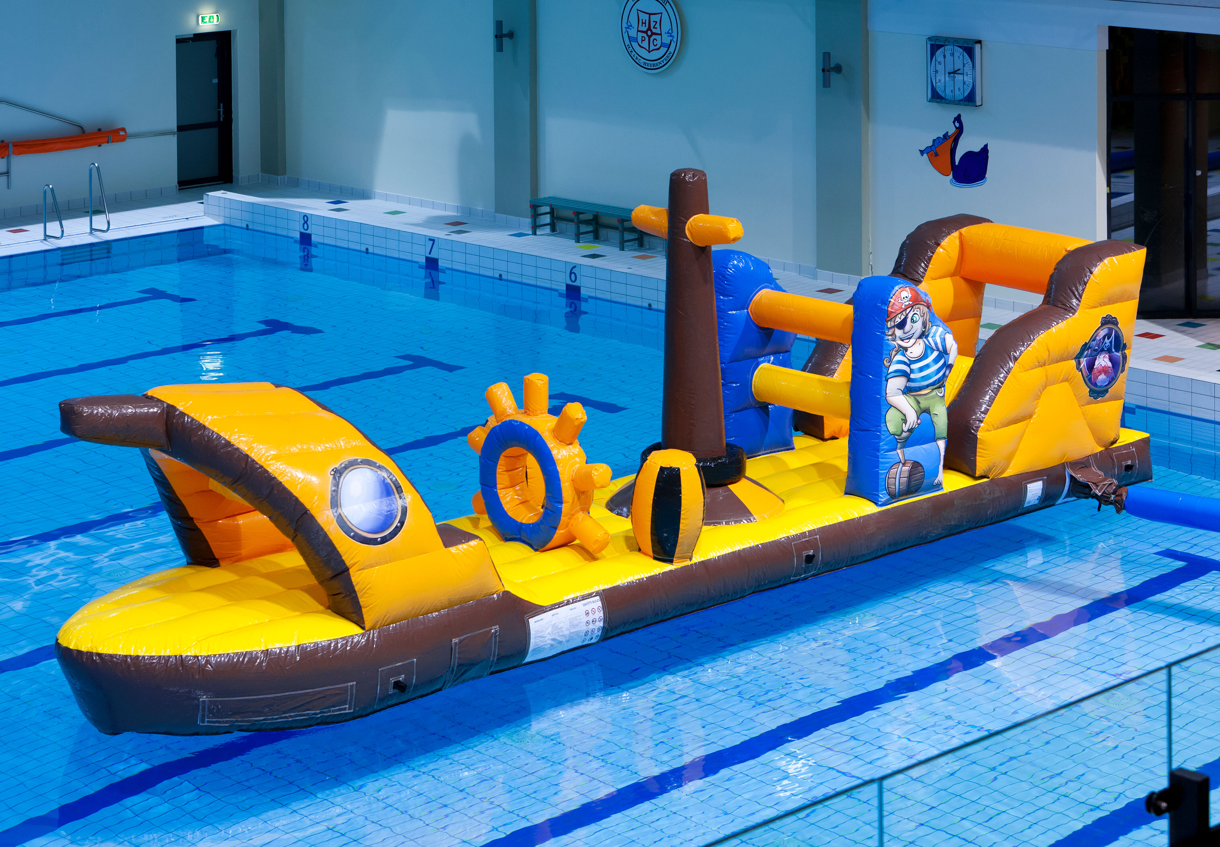 Kaufen sie ein aufblasbares piratenschiff für jung und alt. Bestellen sie aufblasbare wasserattraktionen jetzt online bei JB-Hüpfburgen Deutschland