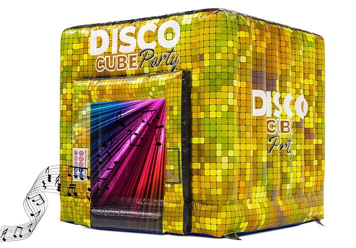 Castelo insuflável quadrado em dourado como uma discoteca com notas musicais e luzes de discoteca