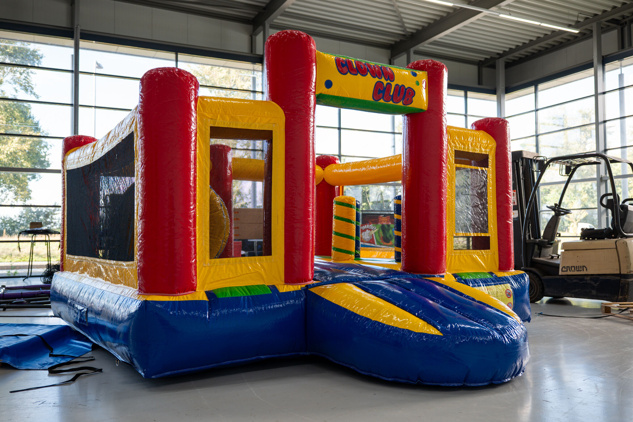 Château gonflable Clown 4-en-1 d’occasion (partie multiplay)