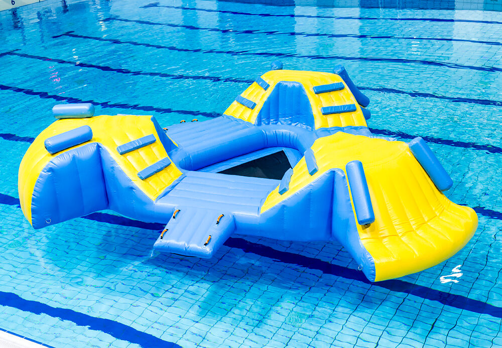 Koop een luchtdichte opblaasbare triangle eiland in de kleuren rood-blauw-wit voor zowel jong als oud. Bestel opblaasbare zwembadspelen nu online bij JB Inflatables Nederland 