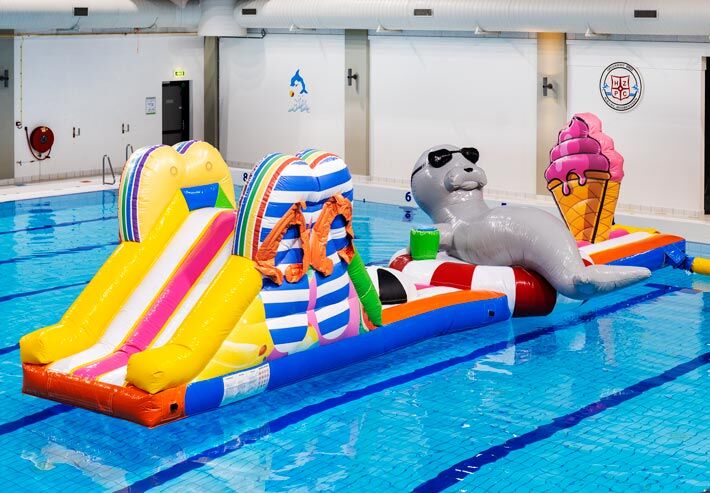 Online bestellen waterbaan in zwembad in zomer thema
