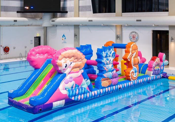 Zwembad run water stormbaan in zeemeermin thema