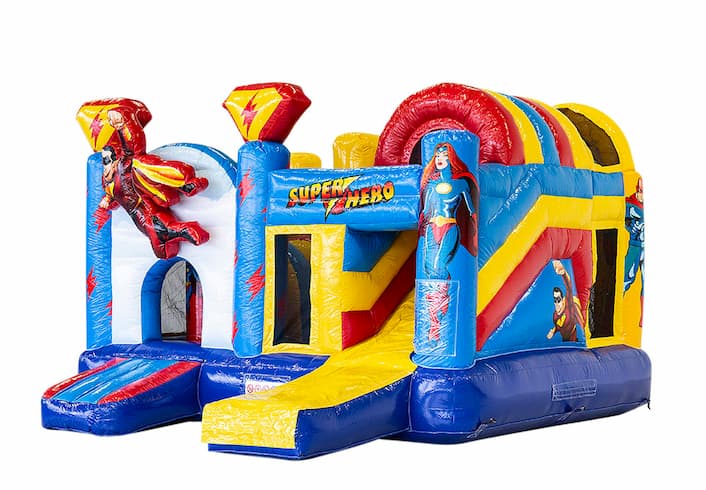 Opblaasbaar multiplay springkussen met glijbaan kopen in thema superhero voor kinderen. Bestel opblaasbare springkussens online bij JB Inflatables Nederland