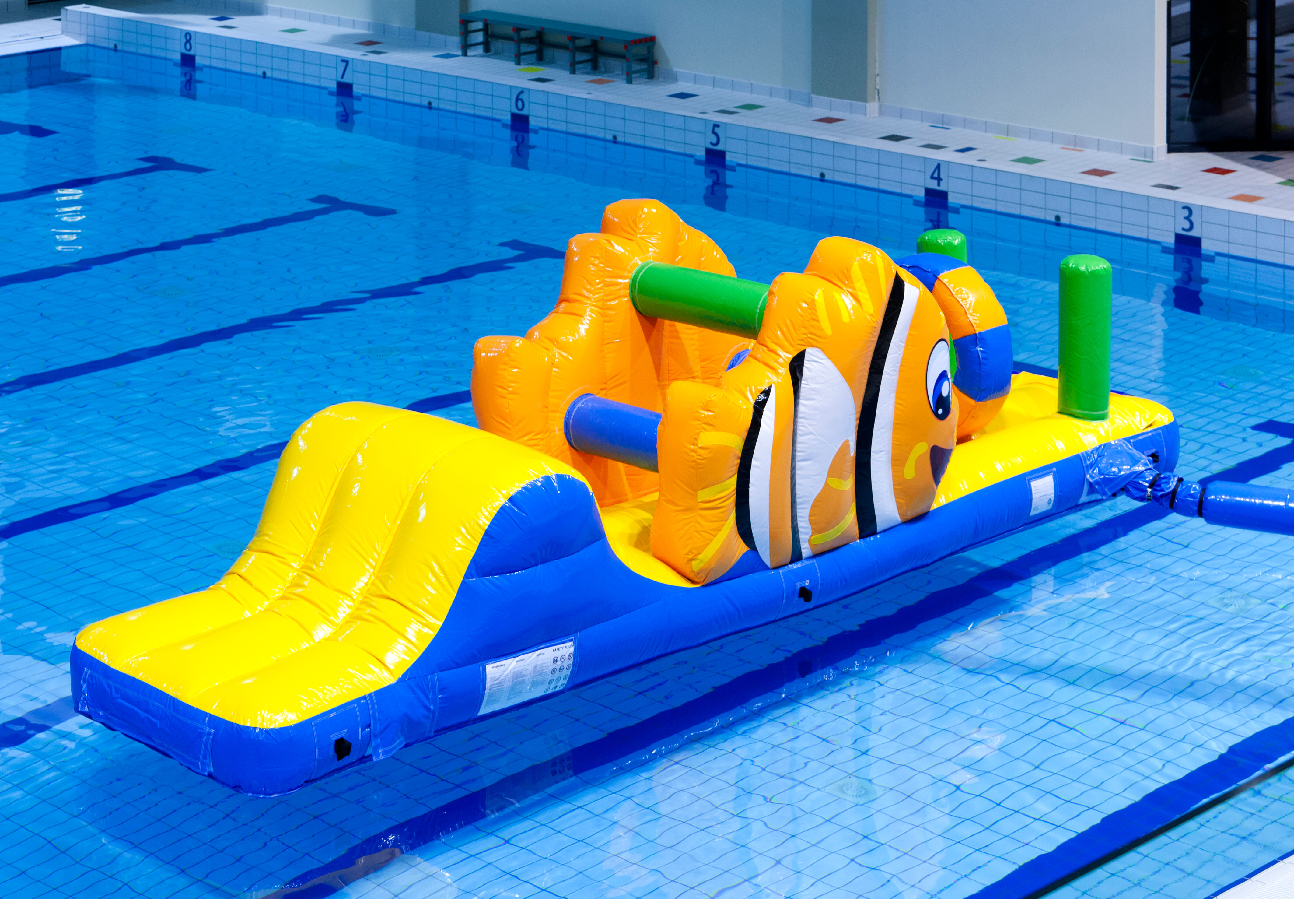 Vis run opblaasbare stormbaan met leuke 3D-obstakels voor zowel jong als oud kopen. Bestel opblaasbare stormbanen nu online bij JB Inflatables Nederland