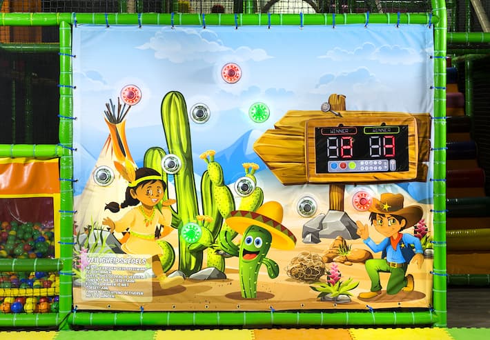Installieren Sie an interaktiven Stellen eine IPS-Spielwand im Western-Stil und spielen Sie Spiele für Kinder. Kaufen Sie bei Jb