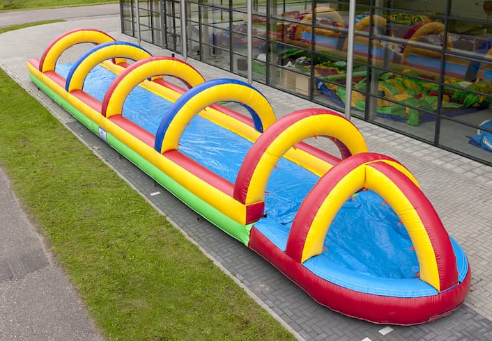Glijmat kopen voor groot opblaasbaar buikschuifbaan van 18 meter voor kids