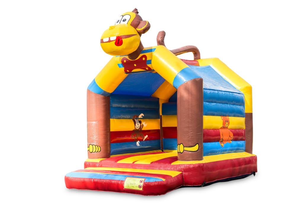 Achetez un château gonflable standard pour enfants aux couleurs vives avec un grand objet 3D en forme de singe sur le dessus. Achetez des châteaux gonflables en ligne chez JB Gonflables France