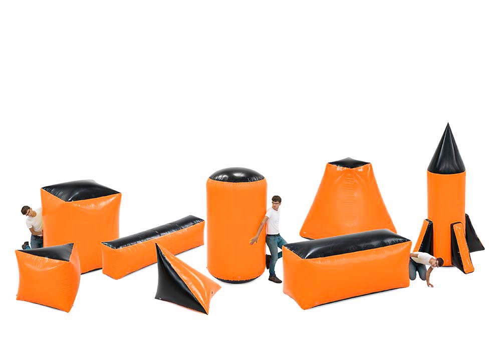 Ensemble d'obstacles de combat de 8 structures gonflables de couleur orange pour petits et grands. Commandez des ensembles d'obstacles de combat gonflables maintenant en ligne chez JB Gonflables France