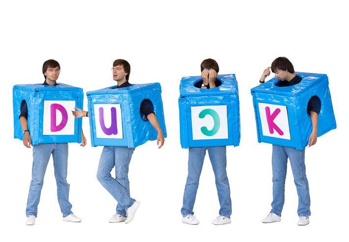 Tuta gonfiabile blu con lettere staccabili, ideale per giochi di squadra. In vendita da JB-Gonfiabili.