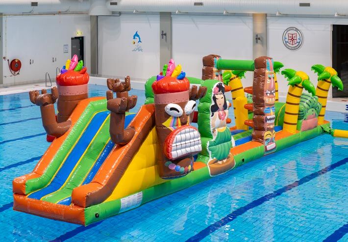 Escorrega inflável percurso de obstáculos jogo de piscina