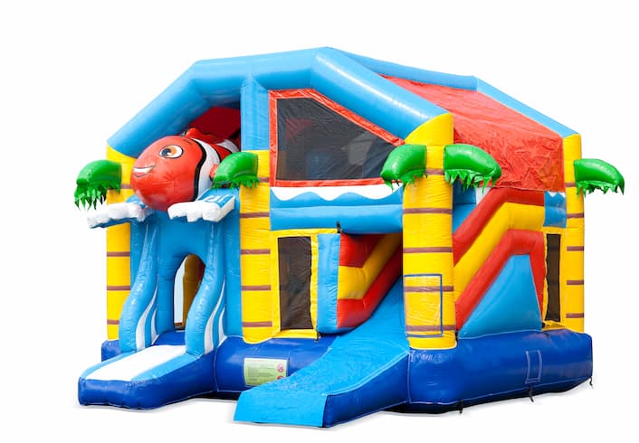 Castillo inflable de interior multijugador con tobogán en el tema pez payaso nemo para niños. Ordene castillos inflables en línea en JB Hinchables España