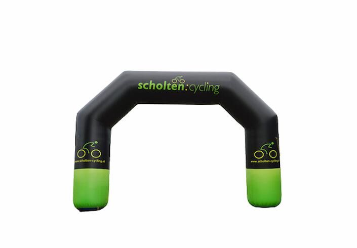 Op maat gemaakte reclame boog voor Scholten in huisstijl met logo's 