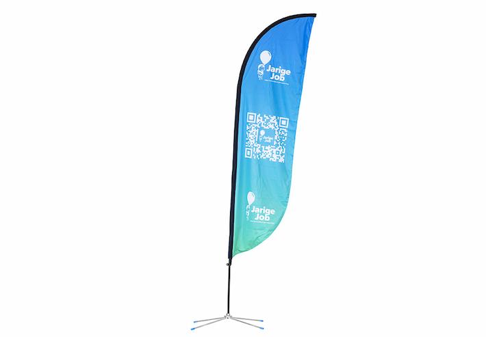 Op maat gemaakte beachflag als promotie middel op aanvraag gemaakt voor Jarige job