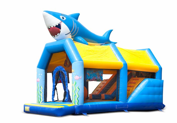 Bestel shooting combo seaworld springkasteel met schiet spel en glijbaan voor kinderen. Koop springkastelen online bij JB Inflatables Nederland 