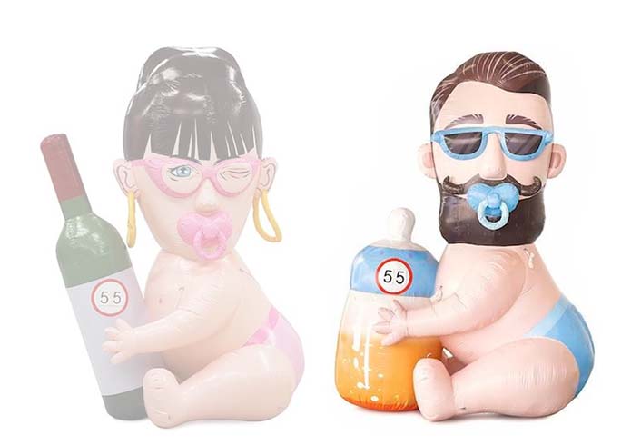 Opblaasbare Abraham baby pop met speen in zijn mond en bier in zijn handen kopen