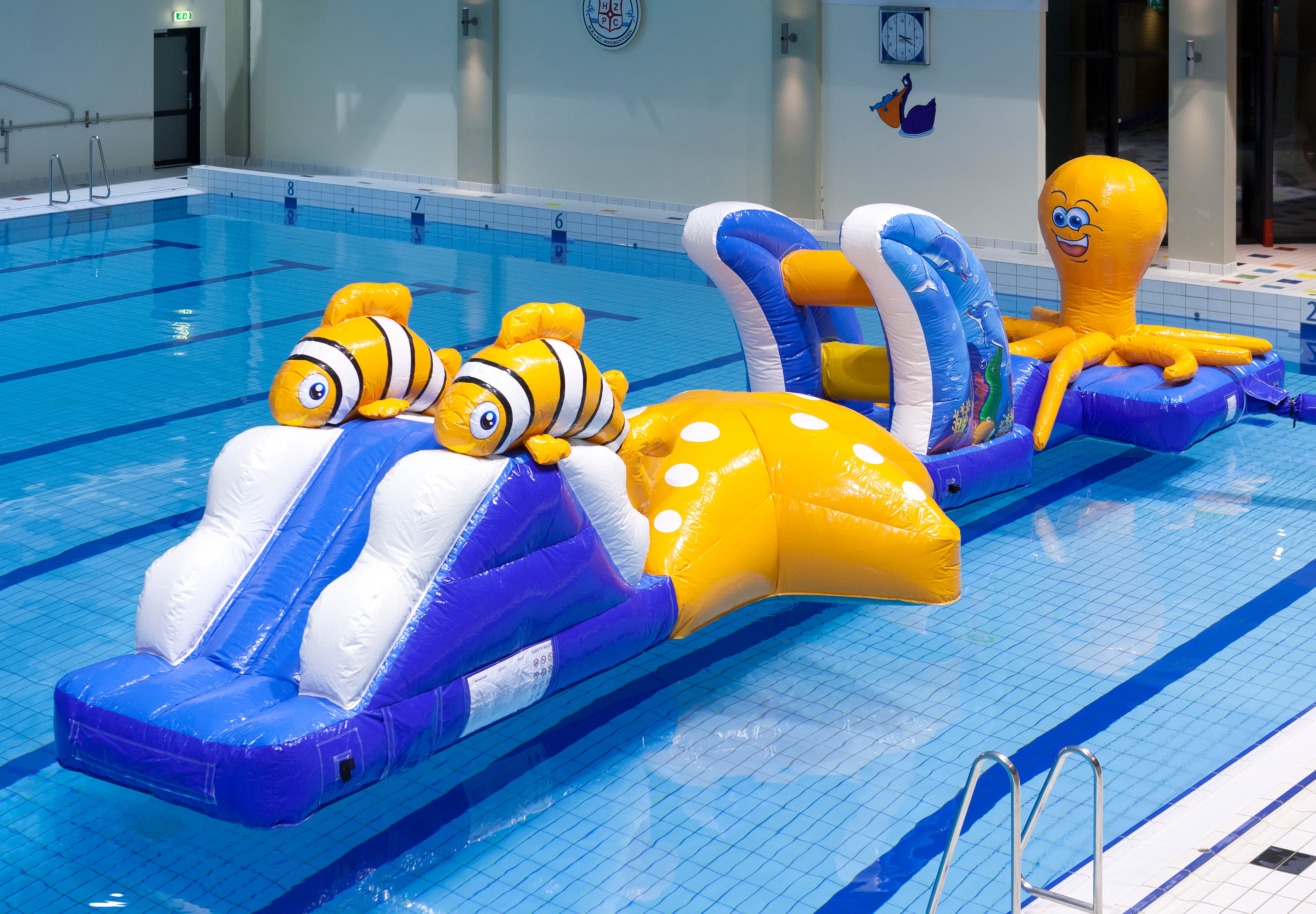 Zamów nadmuchiwany tor szturmowy podwodny świat z zabawnymi obiektami 3D dla młodych i starszych. Kup nadmuchiwane tory przeszkód online już teraz w JB Dmuchańce Polska