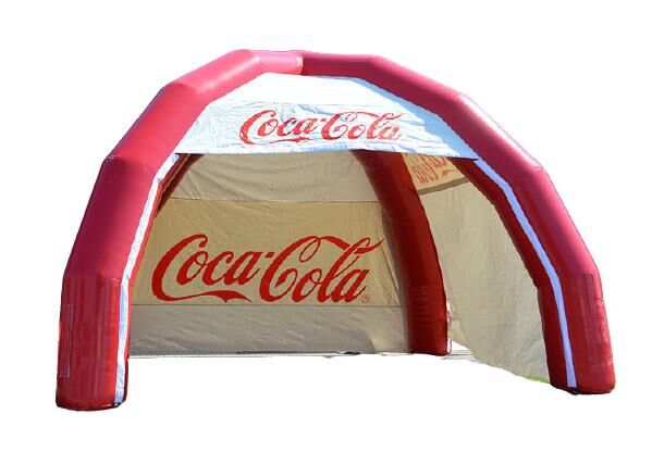 Coca cola opblaasbare tent op maat gemaakt met rode bogen en logo's