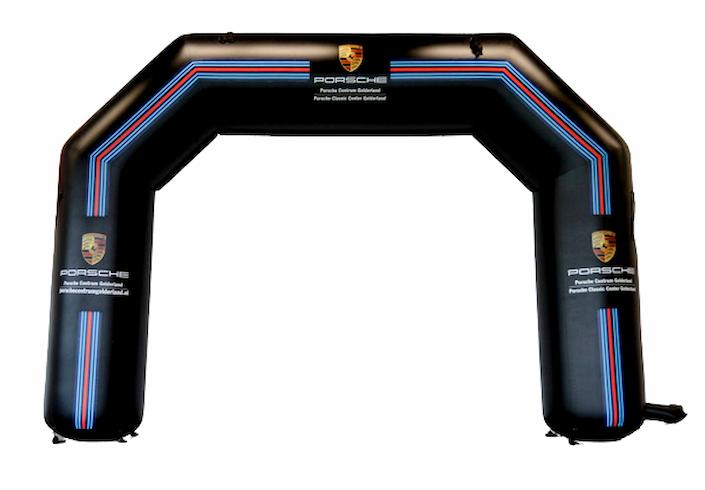 Maatwerk opblaasbare reclame boog voor Porsche centrum Gelderland 