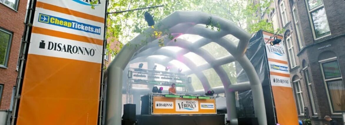 mobiel-luchtdicht-podium-radio-veronica-1-922x640 (1).webp