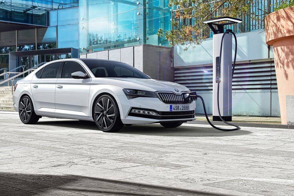 201909-skoda-superb-hatchback-22.jpg
