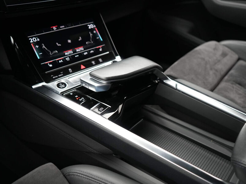 Audi e-tron Sportback 55 quattro Business edition Plus 95 kWh | Panoramadak | Leer-Alcantara