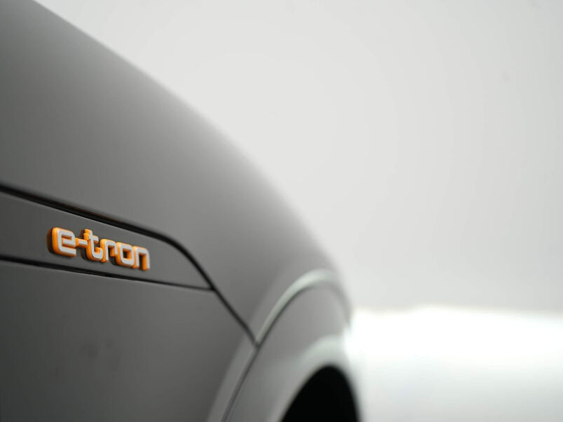 Audi e-tron Sportback 55 quattro Business edition Plus 95 kWh | Panoramadak | Leer-Alcantara