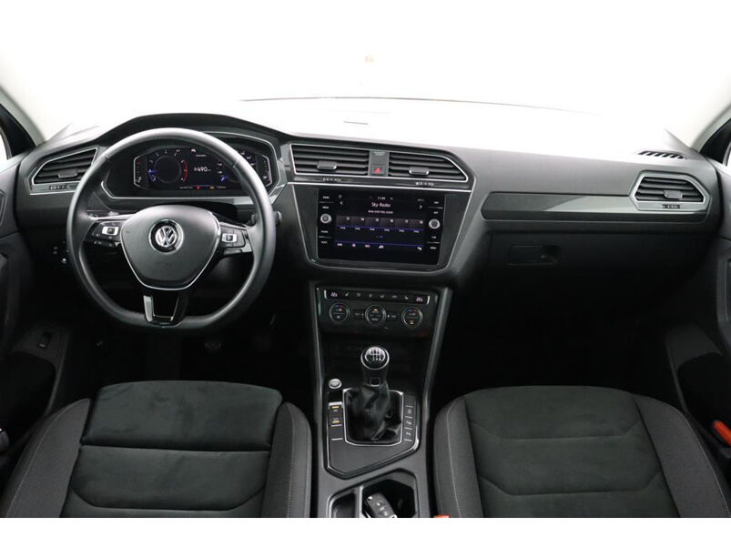 Volkswagen Tiguan 1.5 TSI 130Pk Comfortline Business / Panoramadak / Virtual Cockpit / Stoelverwarming