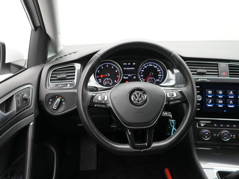 Volkswagen Golf 1.0 TSI Comfortline / Adaptive Cruise Control / Navigatie / PDC voor + achter