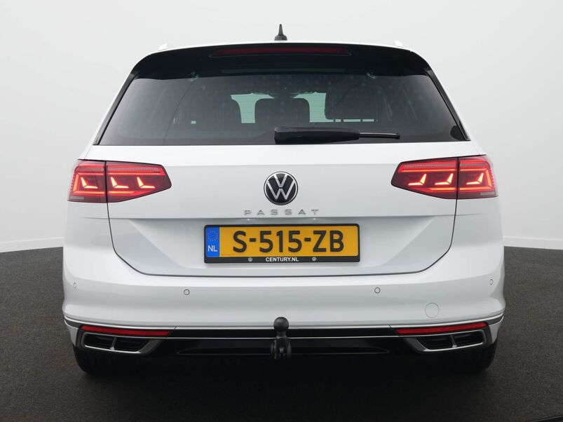 Volkswagen Passat Variant Variant 1.5 TSI R-Line Business + Panoramadak - Navigatie - Trekhaak - Leer