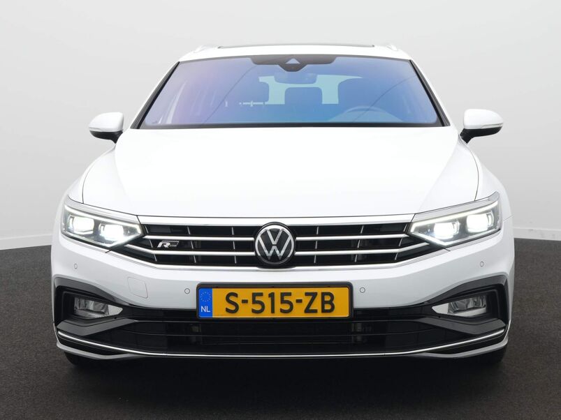 Volkswagen Passat Variant Variant 1.5 TSI R-Line Business + Panoramadak - Navigatie - Trekhaak - Leer