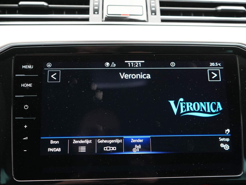 Volkswagen Passat Variant Variant 1.5 TSI R-Line Business + Navi / Clima / Adaptive Cruise / Panoramadak / Leer / Harman Kardon / Trekhaak / 360 Graden Camera / Ambiance Verlichting