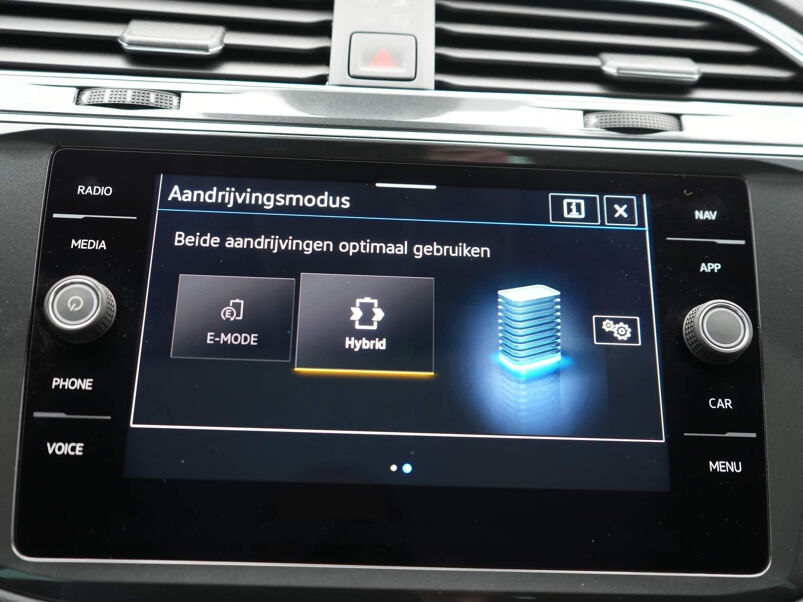 Volkswagen Tiguan 1.4 TSI eHybrid Elegance Business+ DSG / Panodak / HUD / Stoelverwarming / Sfeerverlichting