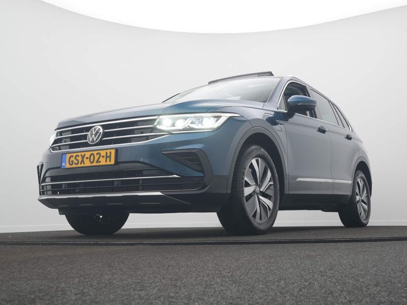 Volkswagen Tiguan 1.4 TSI eHybrid Elegance Business+ DSG / Panodak / HUD / Stoelverwarming / Sfeerverlichting