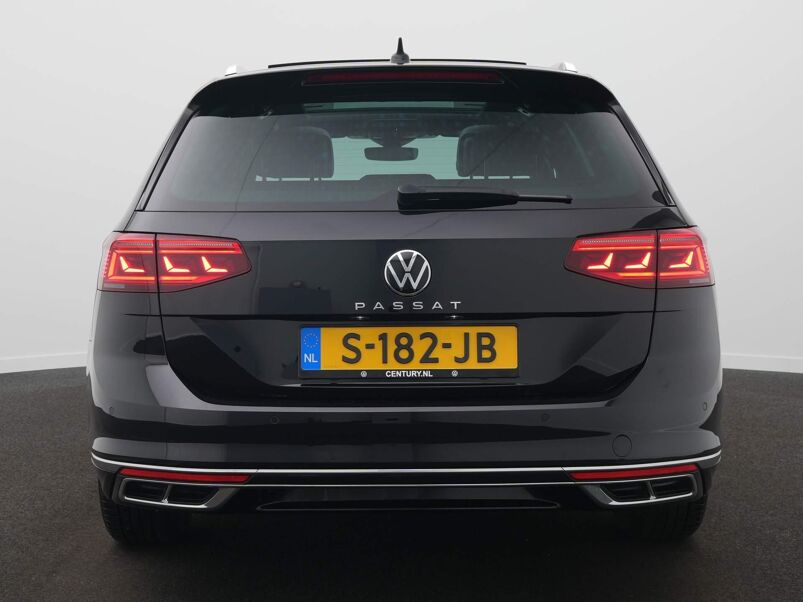 Volkswagen Passat 1.5 TSI Elegance Business R DSG / Panodak / Climate / Adap. Cruise