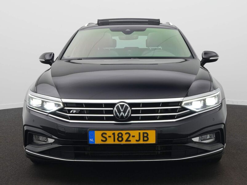 Volkswagen Passat 1.5 TSI Elegance Business R DSG / Panodak / Climate / Adap. Cruise